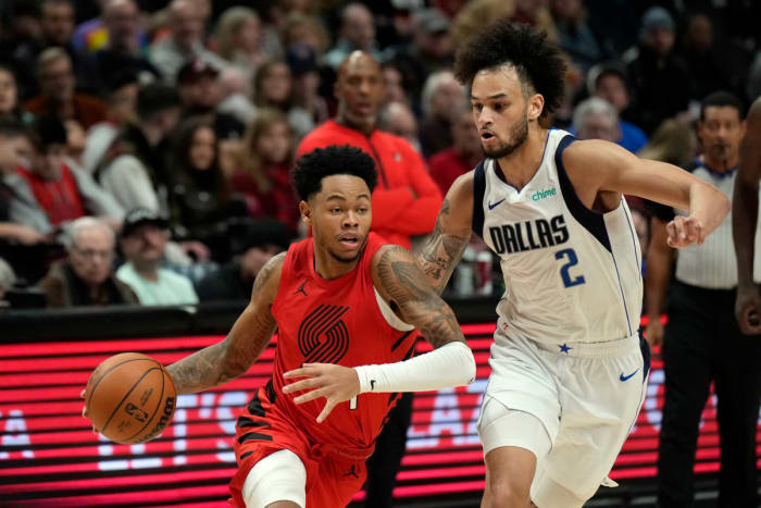 Mavs' Dereck Lively II defends Trail Blazers' Anfernee Simons on the drive.